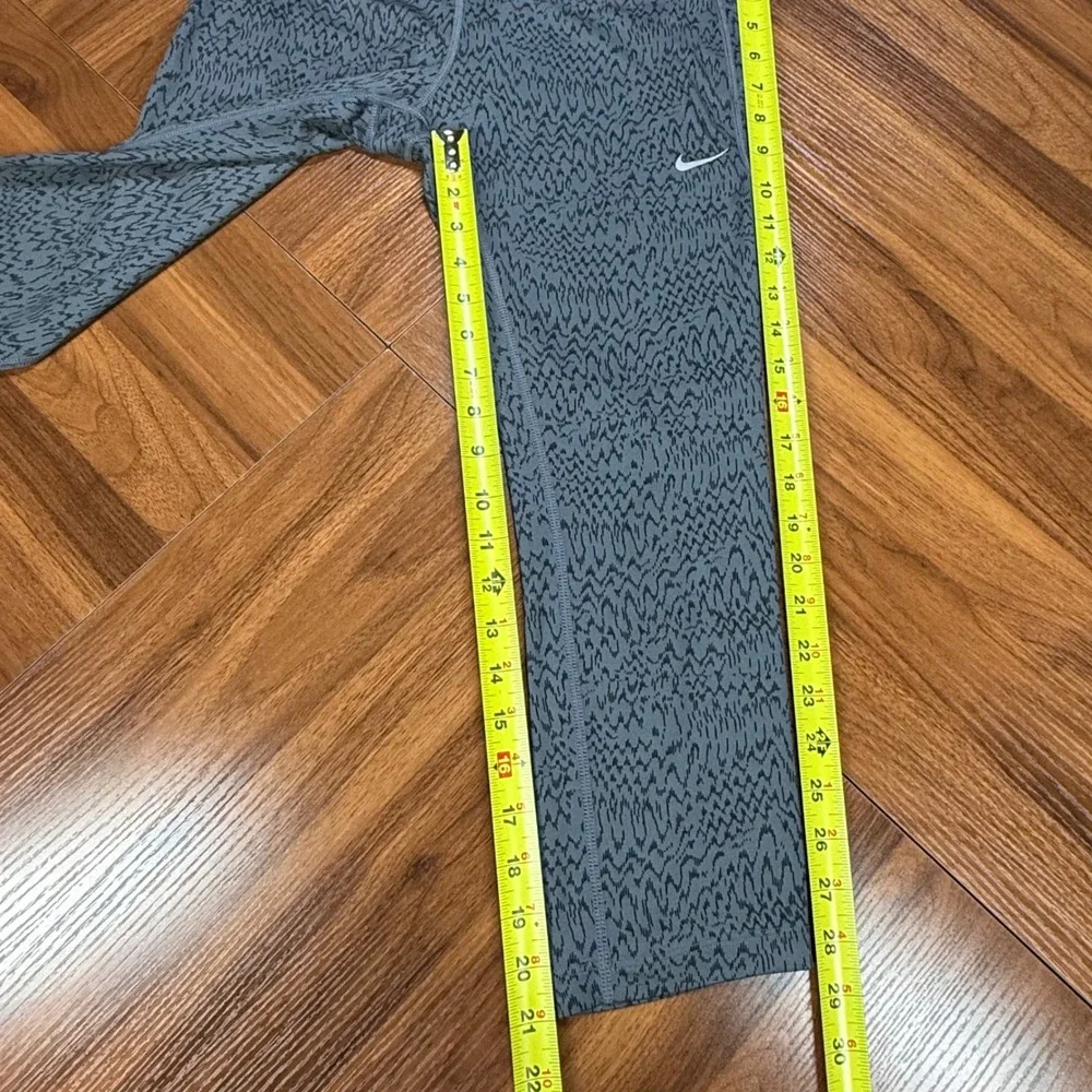 Nike Dri-FIT Womens Grey Black Abstract Print Cropped Leggings Size M